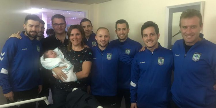 EL VIÑA ALBALI VALDEPEÑAS VISITA A LOS NIÑOS EN EL HOSPITAL