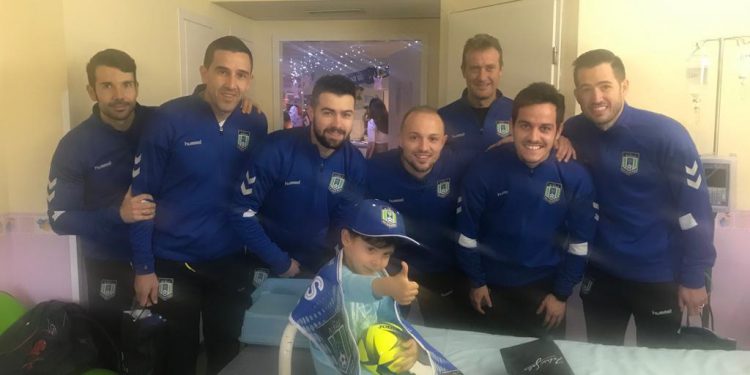 EL VIÑA ALBALI VALDEPEÑAS VISITA A LOS NIÑOS EN EL HOSPITAL