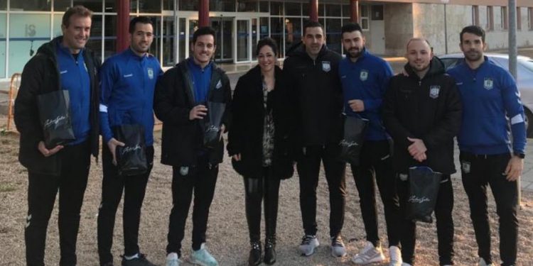 EL VIÑA ALBALI VALDEPEÑAS VISITA A LOS NIÑOS EN EL HOSPITAL