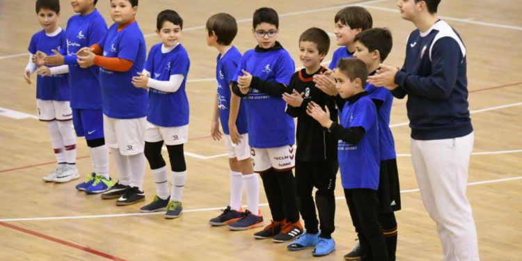 GALERÍA DE LA PRESENTACIÓN DE LAS ESCUELAS DE SAN ANTÓN Y PRÍNCIPE FELIPE EN EL PARTIDO DE ALBACETE FS