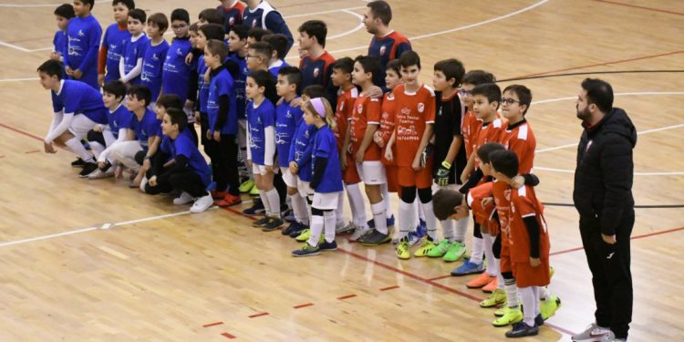 GALERÍA DE LA PRESENTACIÓN DE LAS ESCUELAS DE SAN ANTÓN Y PRÍNCIPE FELIPE EN EL PARTIDO DE ALBACETE FS