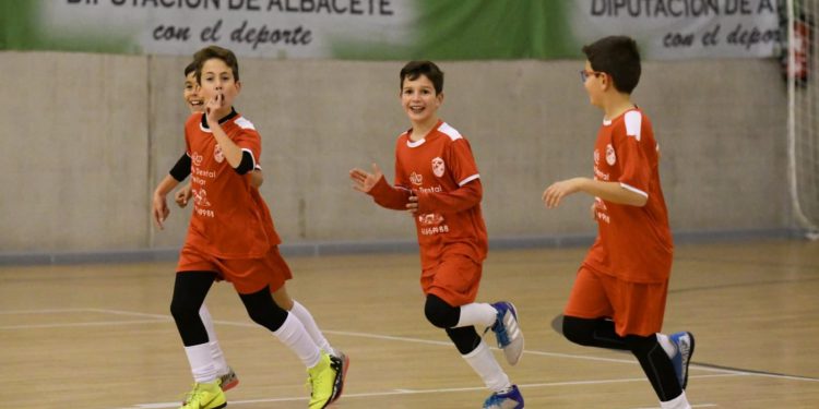 GALERÍA DE LA PRESENTACIÓN DE LAS ESCUELAS DE SAN ANTÓN Y PRÍNCIPE FELIPE EN EL PARTIDO DE ALBACETE FS