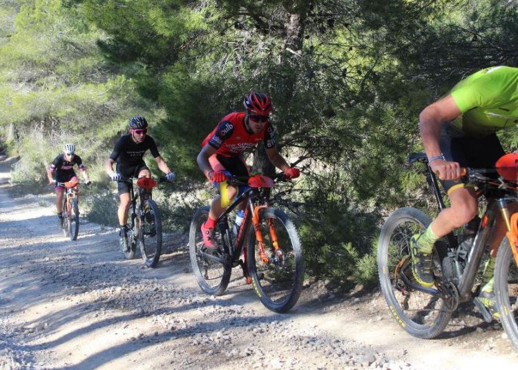 Los líderes del Circuito BTT vencen en Tobarra