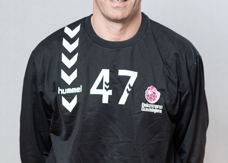 El BM Guadalajara inicia su pretemporada con la renovación de Hombrados