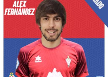 El C.P. Villarrobledo firma a un goleador y renueva una pieza básica