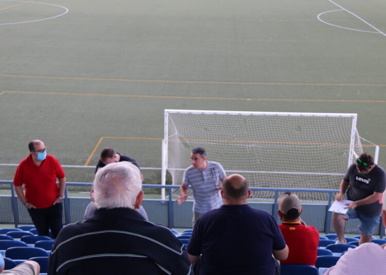 EL RINCÓN DE JOSEMI: Agua clara en las cuentas del CD Illescas