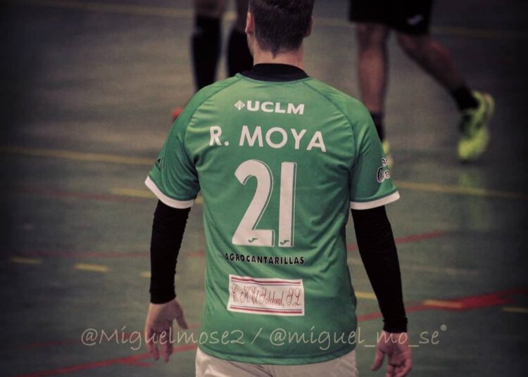 Rafa Moya jugará en el Balonmano Bolaños una temporada más