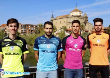 El Soliss FS Talavera presenta en lugares emblemáticos de la ciudad sus equipaciones diseñadas por Joma