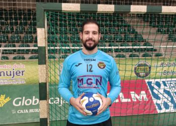 Mario Blanco  disputará su tercera temporada defendiendo la portería del BM Bolaños