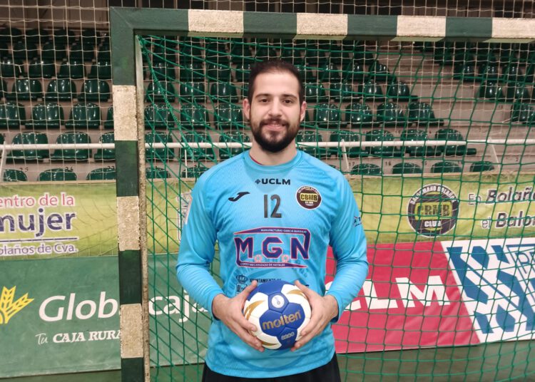 Mario Blanco disputará su tercera temporada defendiendo la portería del BM Bolaños