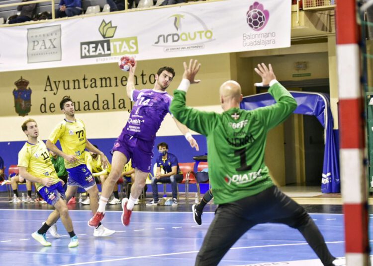 El Quabit Guadalajara se atasca ante un rocoso Bidasoa