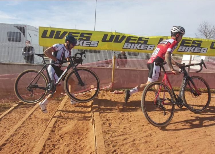 La selección de Castilla-La Mancha roza el podio en el arranque del Campeonato de España de Ciclocrós 2022