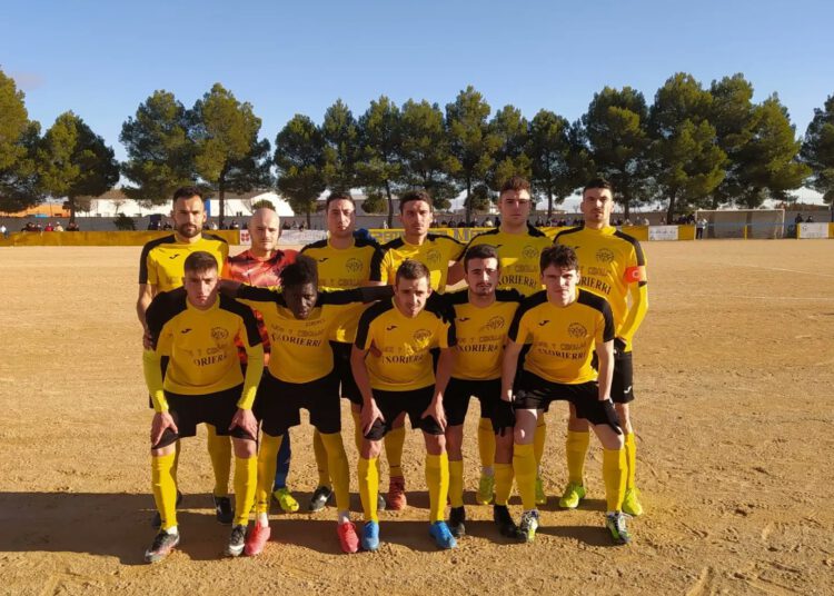 Un gol de Sergio Trillo decanta el derbi entre el CF Las Mesas y UD Mota del Cuervo