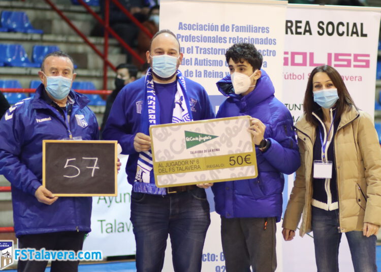 Tea Talavera acompañó al Soliss FS Talavera en la apertura en 2022 de «el jugador numero seis»