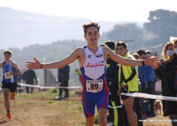 Tres podios para los atletas del Valdepeñas A. C. Sistemas Valcom en el Regional de Cross.