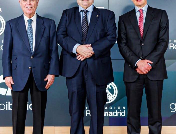 De izquierda a derecha Miguel Ángel Sánchez, mano derecha de Florentino Pérez Fernando Núñez Rebolo Presidente del Grupo Ibérica Emilio Butragueño Director de Relaciones Institucionales del Real Madrid
