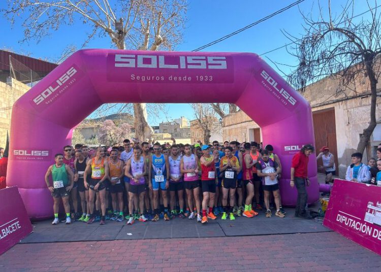 Elche de la Sierra celebra los 25 años de la Vuelta a la Peña de San Blas con más de 1.100 corredores