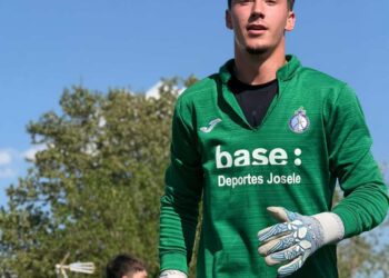 Fran Muñoz, el muro de 19 años del Hellín CF que impulsó el ascenso a Primera Preferente